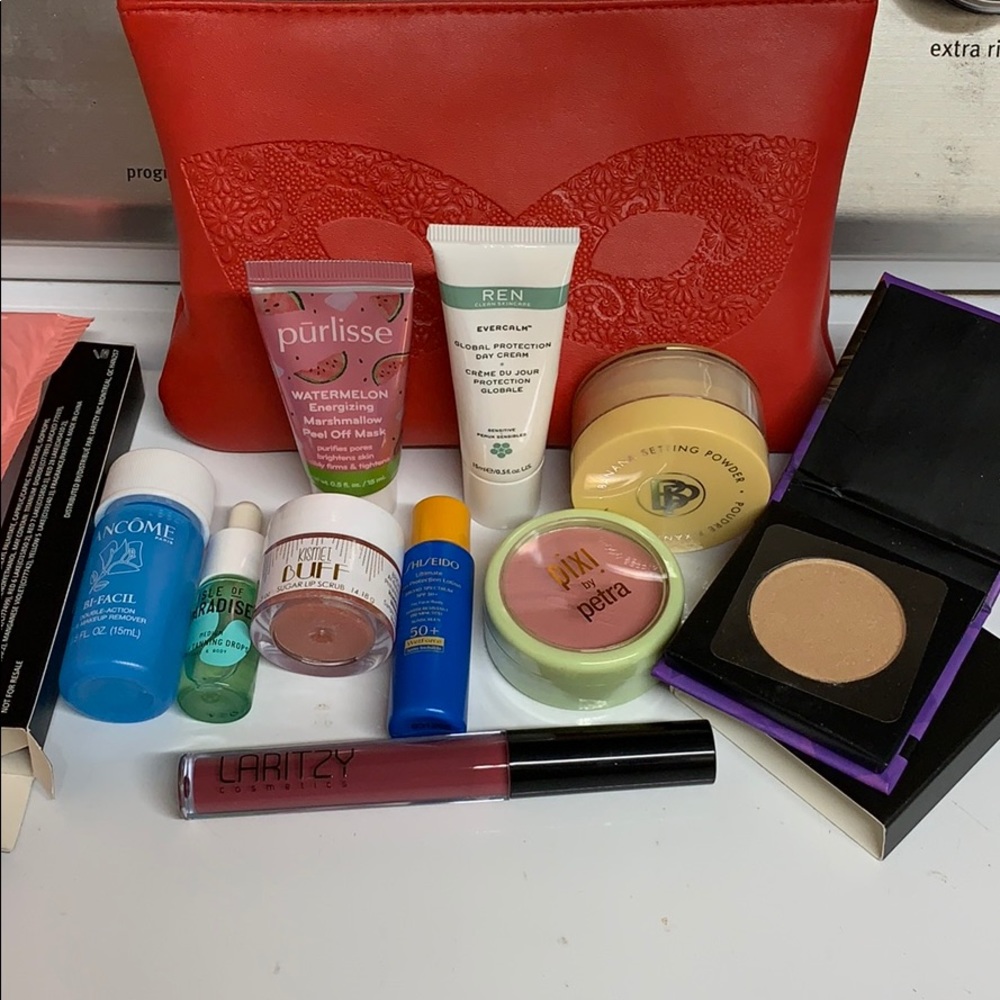 Makeup bundle
